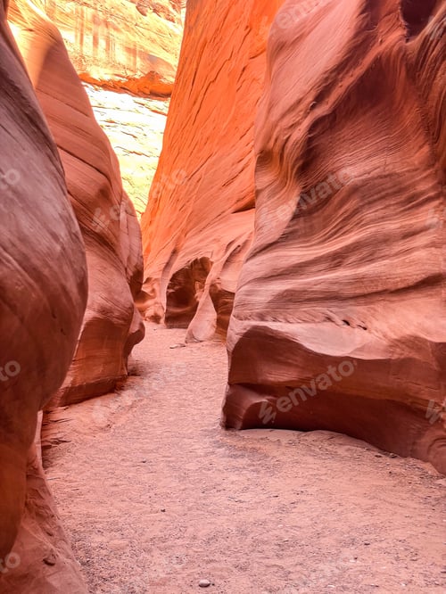 Preview: Hiking lower antelope canyon