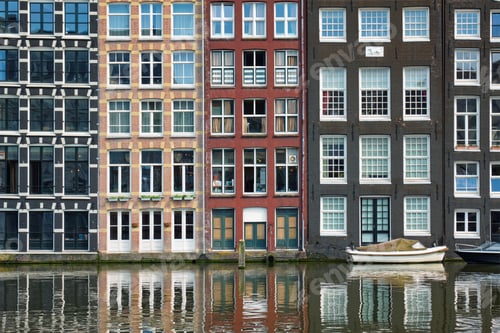 Vorschau: Amsterdamer Damrak-Kanal mit Häusern, Niederlande