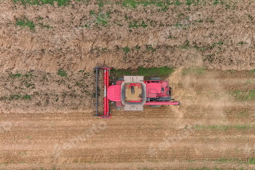 Preview: Combine harvester working