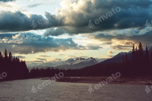 Preview: Mountains in Canada