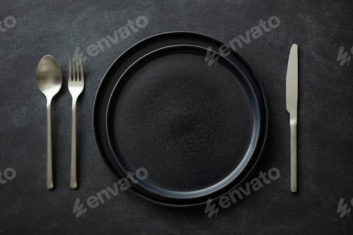 Preview: Empty Black Plates with Silver Cutlery.