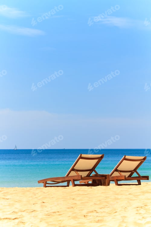 Preview: beds and umbrella on a beach