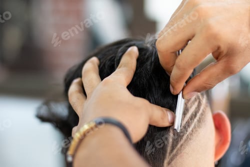 Preview: Barber doing Highborn and freestyle by hand. Styling and cut shaving.