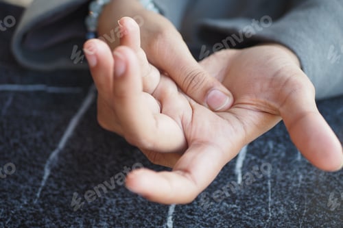 Preview: Young women hands suffering wrist pain,