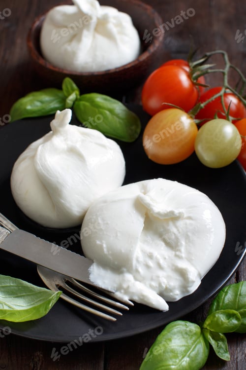 Preview: Italian cheese burrata