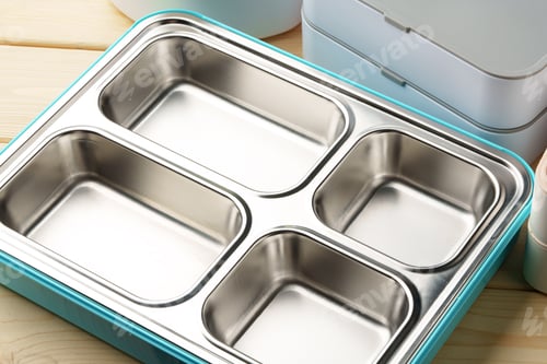 Preview: Plastic empty lunch box with metal compartments