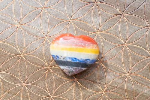 Preview: Healing crystals on brown background