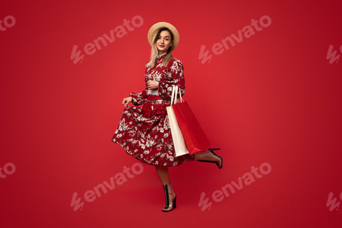 Preview: Cheerful woman in floral dress during shopping