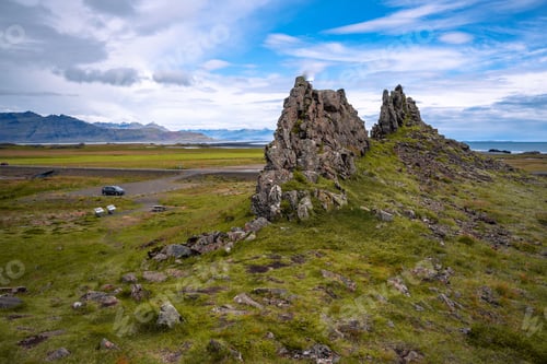 Preview: Rocky outcrop and grassy landscape in Iceland.