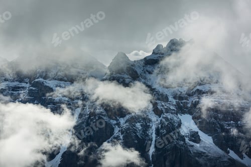Preview: Mountains in Canada