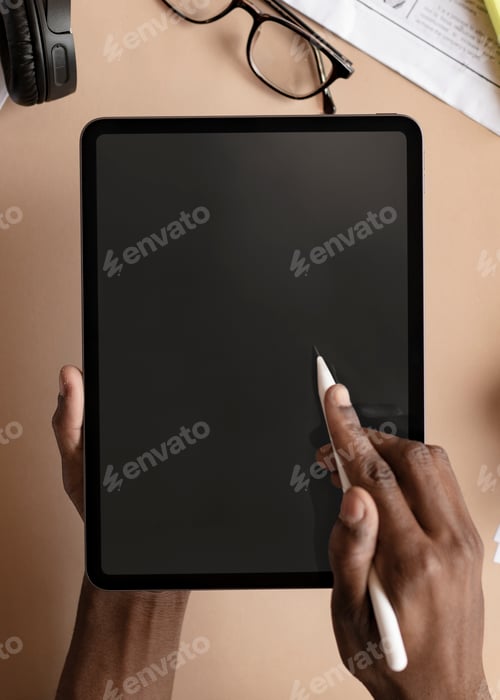 Preview: Digital tablet user