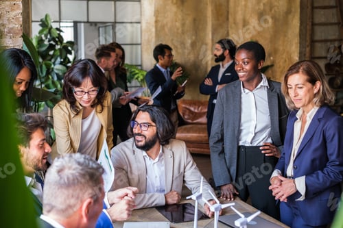 Preview: Group of businessmen carrying out innovation to improve the efficiency of renewable energies