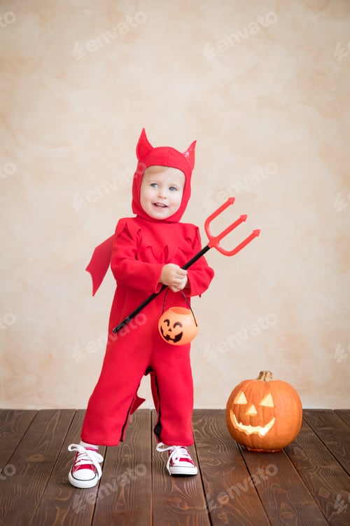 Preview: Happy child dressed Halloween costume