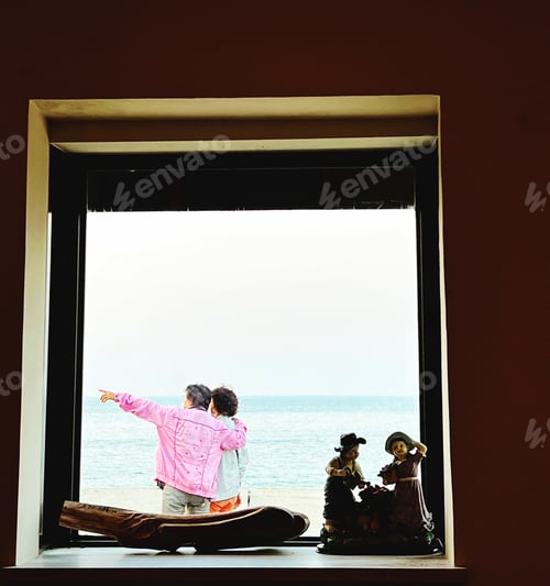 Preview: Seaside couples