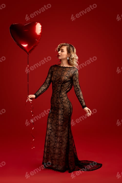 Preview: Elegant lady with heart shaped balloon