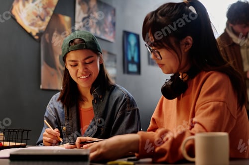 Preview: Collaborating on Creative Project in Casual Setting
