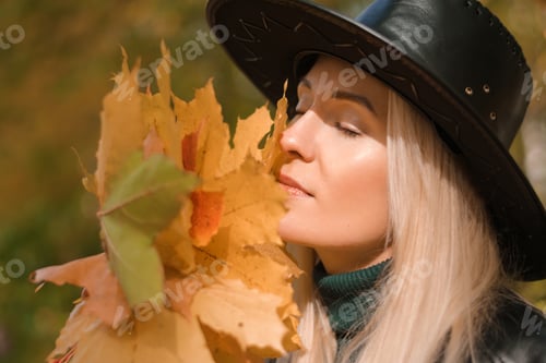Preview: Woman in autumn park