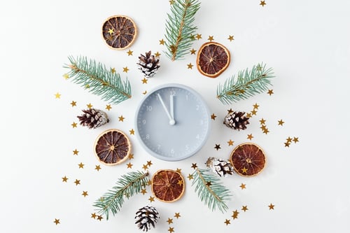 Preview: Christmas background made of pine cones and fir tree