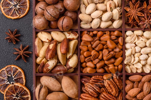 Preview: Box with various nuts cashew, macadamia, peanut, cedar, pecan, walnut, brazil, hazelnut