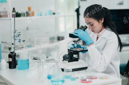 Preview: Microscope-focused research in modern laboratory environment, highlighting advancements