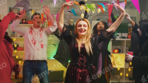 Preview: Beautiful repear woman celebrating halloween