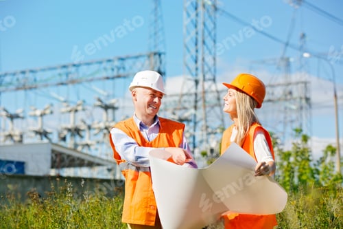 Preview: Woman And Man Working As Architects On A Construction Site