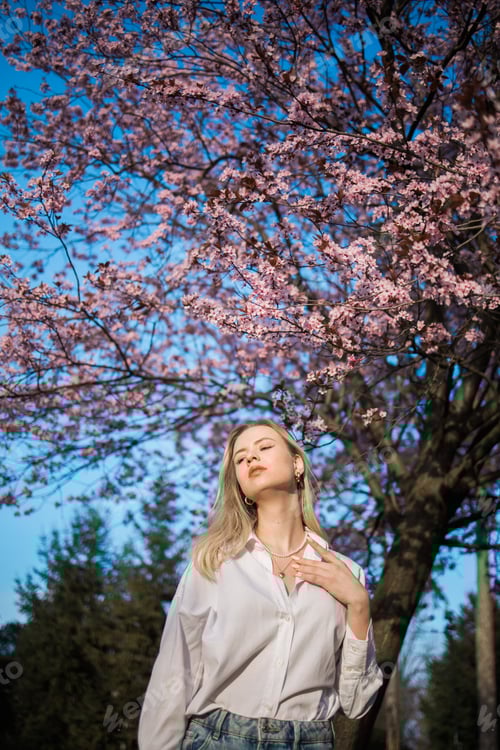 Preview: Fashion outdoor photo of beautiful woman with blond hair in elegant suit posing in spring flowering