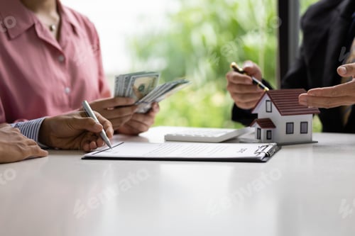 Preview: Real estate agents are bidding to sell their homes to customers.