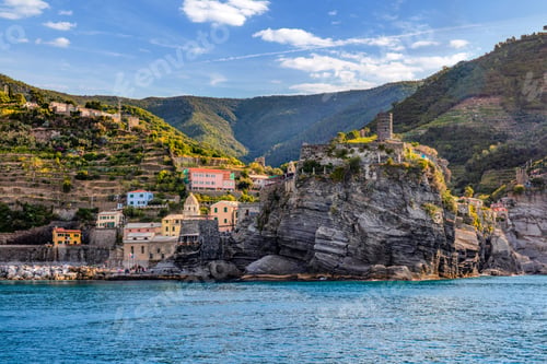 Preview: Cinque Terre coast with Vernazza village, Italy