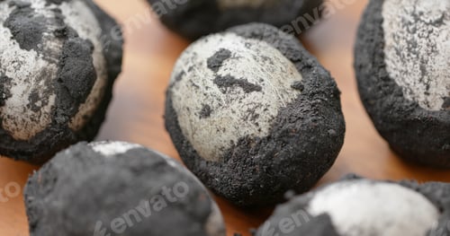 Preview: Black salted duck egg