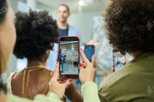 Preview: Taking photo of abstract painting