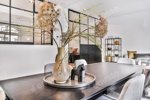 Preview: Bright dining room