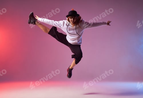 Preview: Young girl dancing in dance