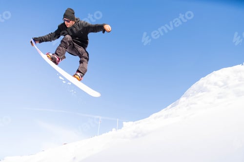 Preview: Snowboarder