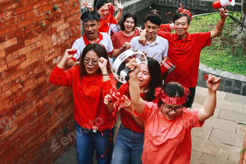 Preview: Supporter Celebrating Victory