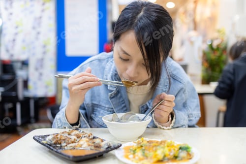 Preview: Travel woman enjoy Taiwanese cuisine with clam and oyster at restaurant