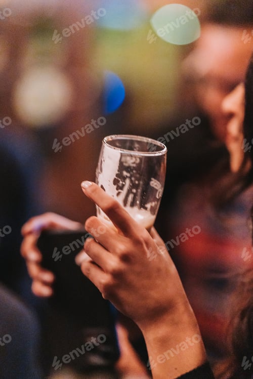 Preview: Closeup of a hand holding a glass of beer