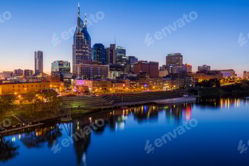 Preview: USA, Tennessee, Nashville and Cumberland river in the evening, blue hour