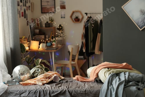 Preview: Messy bed in domestic room