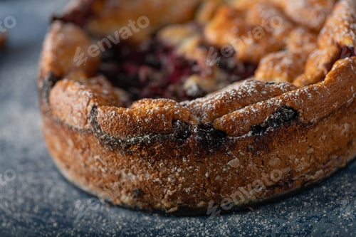 Preview: Breaded rustic pie with berries