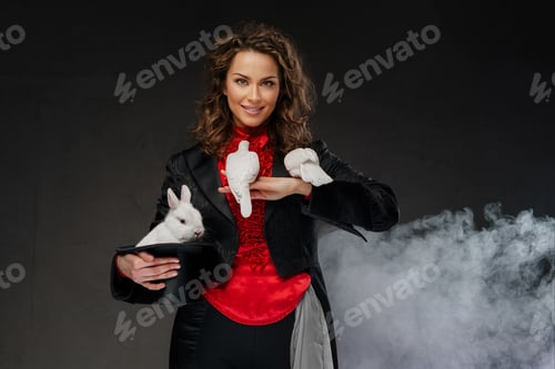 Preview: Enchanting magician with white doves