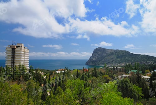 Preview: Hotel on the Sea