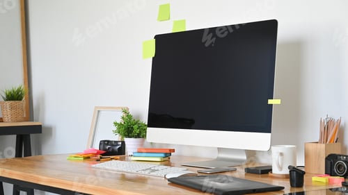 Vista previa: Ordenador en el espacio de trabajo de diseño gráfico.