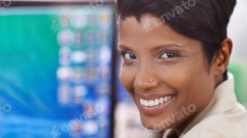Preview: Portrait of a young businesswoman working on a desktop computer