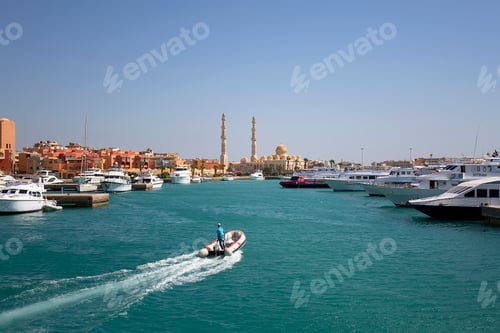Preview: Entrance to the port of Hurghada