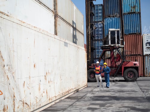 Preview: Container Freight Station Businessmen ceo manager Customs Broker talk report invoice Bill of Lading