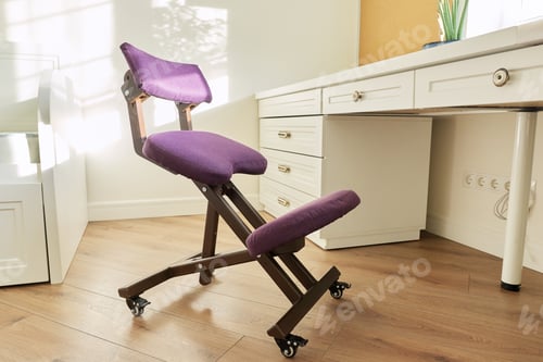 Preview: Orthopedic ergonomic kneeling chair in the interior of children's room, home office