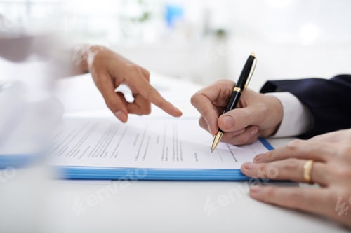 Preview: Signing business contract