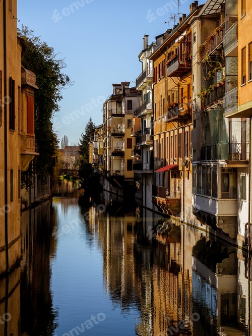 Preview: A canal in Padua, Italy