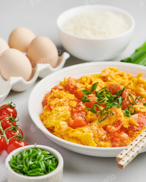 Preview: Delicious Scrambled Eggs with Tomatoes and Green Onions